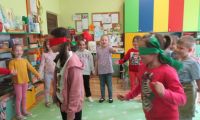ZABAWY RUCHOWE Z RÓŻNYCH ZAKĄTKÓW ŚWIATA